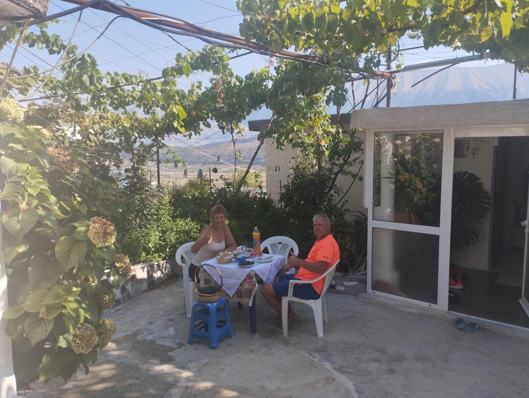 Rondo Guesthouse Gjirokastra Zewnętrze zdjęcie